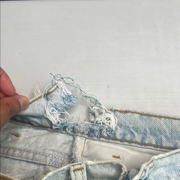 Vintage Levi’s Distressed Denim Shorts - Picture 9 of 10